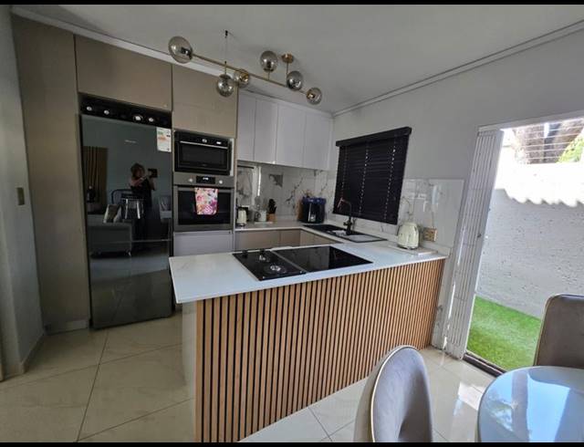 2 BEDROOM TOWNHOUSE FOR SALE IN SUNNINGHILL